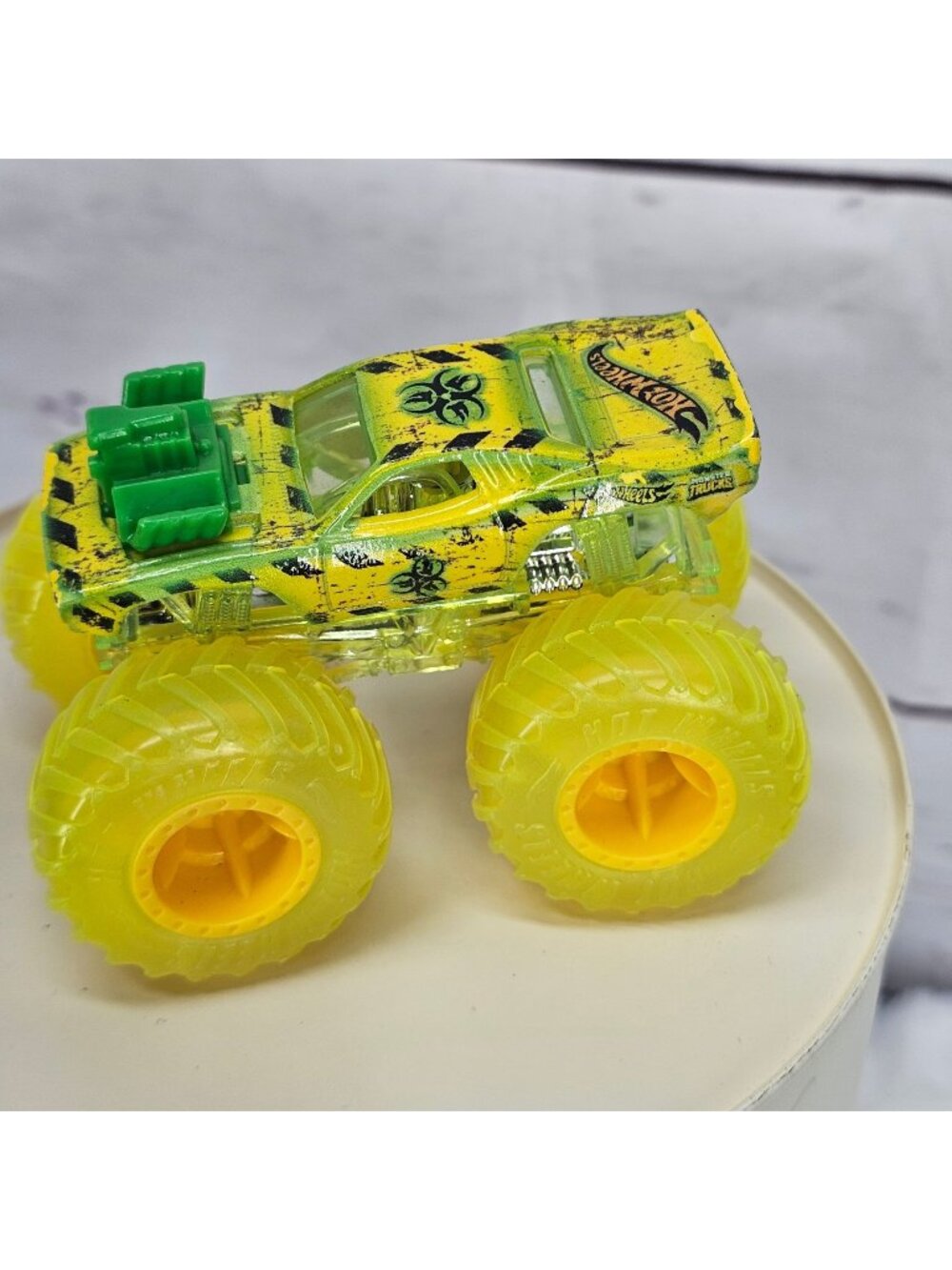 Hot Wheels Monster Trucks Super Fueled Rodger Dodger